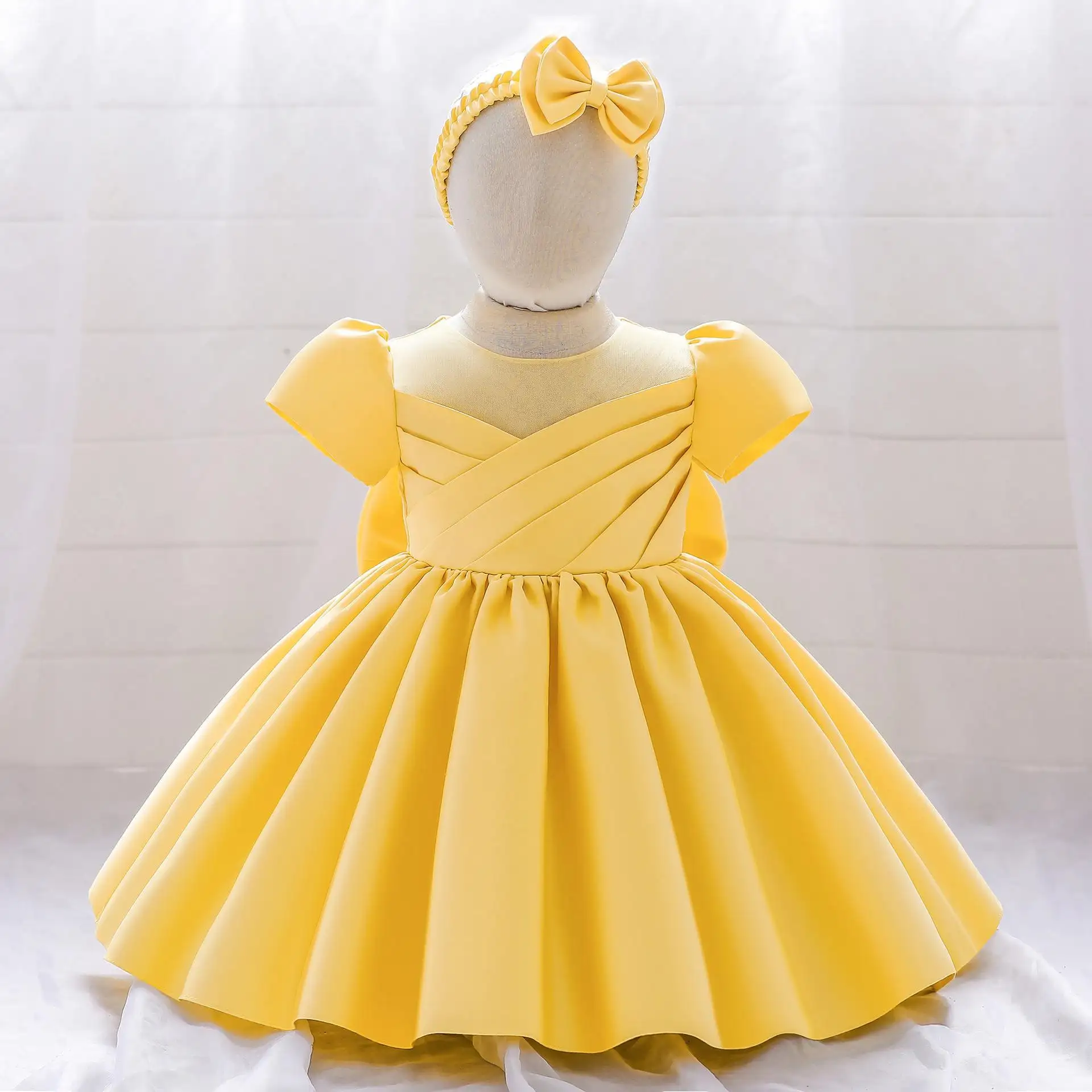 유럽 스타일 반소매 소녀 옐로우 키즈 머리띠 새틴과 아기를위한 사랑스러운 공주 새틴 드레스 우아하고 세련된
