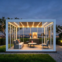 Pergola motorisée rétractable en tissu avec structure en aluminium blanc pour villa, jardin, patio, espace repas extérieur et zone de loisirs