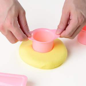 Juego de moldes para pasteles rosas, herramienta para hornear de 5 piezas para dar forma a galletas con moldes para helados y piruletas - Product Image 4