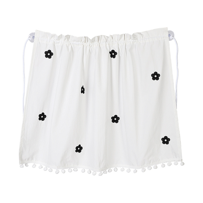 Rideaux brodés en coton avec pompons et fleurs