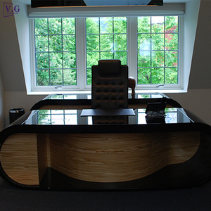 Escritorio Moderno y Duradero de Corian, Totalmente Personalizable en Color y Forma, para Oficina en Casa y Villa - Product Image 3