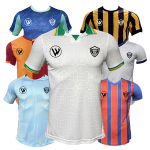 เสื้อฟุตบอลผู้ชายฤดูกาลใหม่ ผลิตจากโพลีเอสเตอร์ 100% แห้งเร็ว ระบายอากาศได้ดี พร้อมปักชื่อ/หมายเลขทีมตามสั่ง สำหรับปี 2025-2026 - Product Image 3