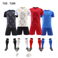 Jersey Sepak Bola Poliester Berkualitas Thailand yang Dapat Disesuaikan, Seragam Olahraga dengan Cetak Transfer Panas Anti-Bakteri untuk Anak dan Pria