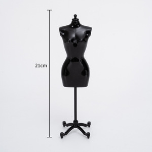 Présentoir de poupée en plastique noir de 11 styles pour support et support de stockage de vêtements de poupée de 30cm - Product Image 3