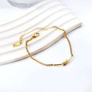 Pulsera de Cadena para Mujer de Acero Inoxidable con Baño de Oro de 18K de Alta Calidad, Estilo Geométrico con Cruz y Lazo, Dijes Modernos - Product Image 3