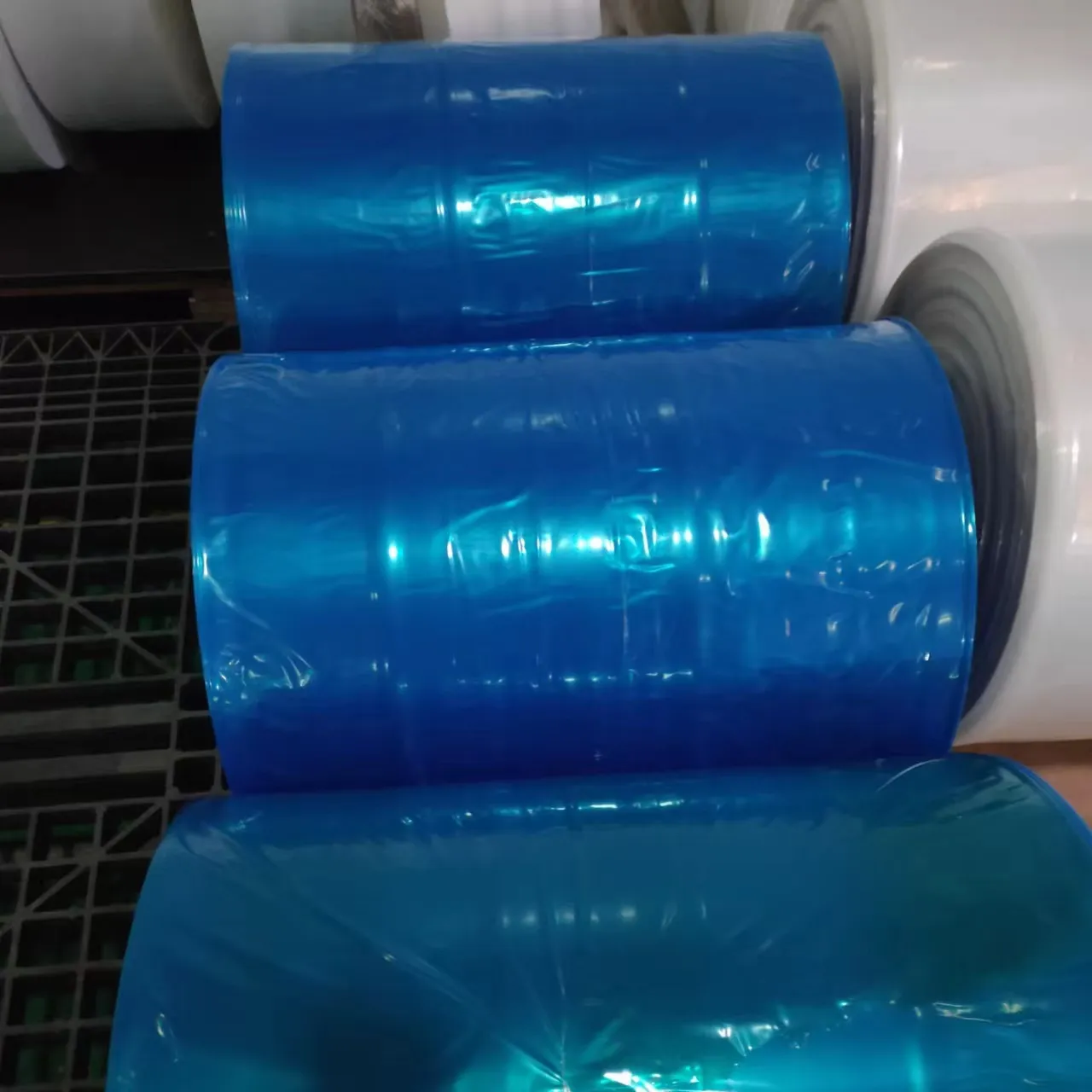 factory specializes in customizing recyclable blue LDPE plastic packaging bags plastic packaging film roll