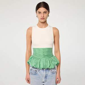 Top de punto con bloques de color y volantes, de longitud regular, sin mangas, ajustado para mujer - Product Image 2