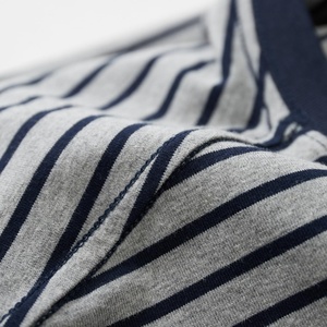 Camisetas de Hombre con Cuello Redondo y Logotipo Personalizado, Estilo Urbano, Rayadas, de Alta Calidad, Corte Regular, Tejido de Algodón Suave, Transpirable y de Secado Rápido - Product Image 6