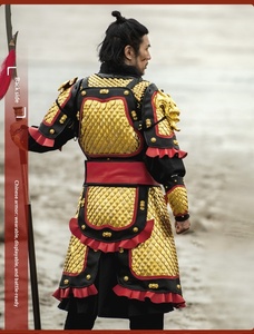 Daming Echo Ensemble complet d'armure chinoise à écailles de dragon, incluant casque, vêtements, accessoires de cinéma et de télévision, et kits de performance unisexes (gilet et short) ODM - Product Image 6