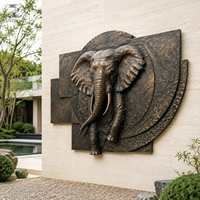 Sculpture murale en bronze d'éléphant, relief artisanal avec patine antique pour la décoration intérieure des hôtels, villas et salons
