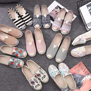 Wholesale 2023 lightweight Graffiti pattern foldable flats slip on house sneakers women casual ladies soft shoes