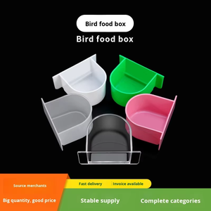 Vente en gros de nouveaux accessoires de cage à oiseaux en plastique Mangeoire à oiseaux pour animaux de compagnie et bol de nourriture à boire suspendu pour perroquet pigeon - Product Image 3