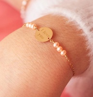 Bracelet en acier inoxydable gravé avec une perle d'eau douce, bracelet à chaîne avec plaque personnalisée, bijoux pour femmes, résistant à l'eau, anti-décoloration