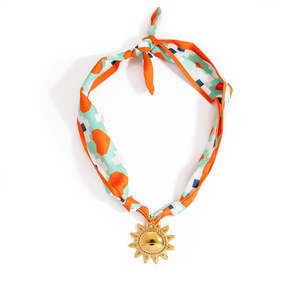 Colliers tendance personnalisés en forme de foulard, bandana fait main avec breloques en acier inoxydable plaqué or, collier chaîne en corde à billes - Product Image 5