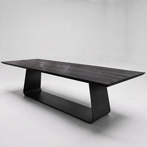 Table à manger moderne en bois de manguier noir VANTOR avec base en métal architecturale, design ovale pour intérieurs de luxe - Product Image 2