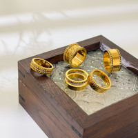 Bowei Doppelschichtiger Zirkon-Ring 18K Vergoldeter Titan-Stahl Gedrehter Glänzender Breiter Ring Schmuck für Frauen