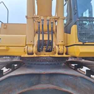 Excavadora de cadenas usada Komatsu PC400 de bajo precio, 40 toneladas, para construcción pesada y excavación de cimentaciones, en venta. - Product Image 3