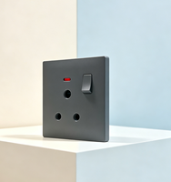 Prise murale simple série A6 15A avec interrupteur, boîtier PC ignifuge, contacts en acier bronze, trou rond et voyant néon