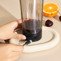Mélangeur automatique Tritan extérieur Fitness Gym Sports Bouteille d'eau avec couvercle de maintien magnétique pour téléphone
