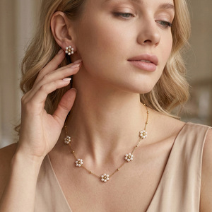 Ensemble collier et boucles d'oreilles en forme de fleur, imitation perle, pour femmes, plaqué or, ensembles de bijoux romantiques, bijoux de fête, bijoux tendance - Product Image 4