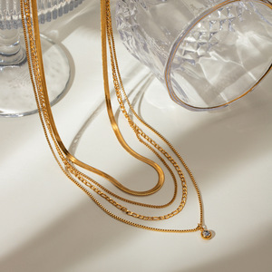 Collier superposé tendance en acier inoxydable plaqué or 18 carats, chaîne à quatre couches avec pendentif diamant, design géométrique - Product Image 4