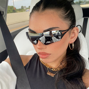 Lunettes <span class=keywords><strong>de</strong></span> soleil sportives 2026 style punk, monobloc, pour <span class=keywords><strong>femme</strong></span>, avec verres colorés, Y2K, <span class=keywords><strong>Mena</strong></span> années 2000, monture enveloppante, lunettes <span class=keywords><strong>de</strong></span> mode - Product Image 1