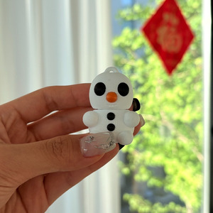 Ornamento da Scrivania a Forma di Pupazzo di Neve Stampato in 3D in Plastica con Foro Superiore Progettato Come Portachiavi - Product Image 5