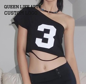 Trazos Verdes. Camiseta de Mujer Más Moderna de 2021, Diseño de Cuello Redondo, Estampado Digital con Apliques con el Diseño 'Mis Antepasados ​​No Estaban Libres en 1776' - Product Image 3