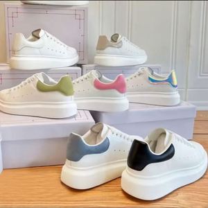 Chaussures de sport de luxe pour hommes et femmes, style décontracté, avec semelles épaisses en cuir, nouvelle collection, haute qualité, vente chaude - Product Image 2