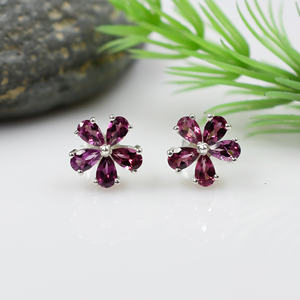 Boucles d'oreilles clous en grenat rhodolite, bijoux en argent sterling 925, bijoux personnalisés pour femmes, pierre précieuse naturelle - Product Image 1