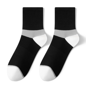 Men's Crew Socks Color-Blocked Polyester Fiber Sweat-Absorbent Regular Casual Socks For Spring Autumn Sports - Product Image 4