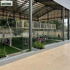 Il Nuovo Design di LUX è un Successo di Vendite e Molto Popolare, con un Campo da PADEL Panoramico Bianco Latte - Product Image 1