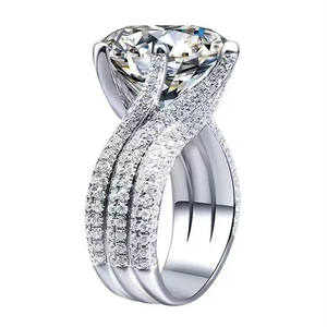 Vive el nuevo anillo de 5 quilates III Love Moissanite de tres filas llenas de línea - Product Image 1