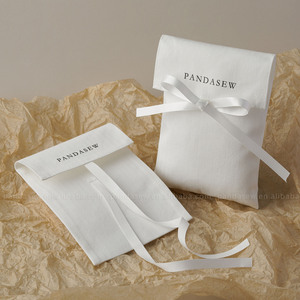 ถุงผ้าใส่ของ PandaSew สกรีนโลโก้ได้ สำหรับเสื้อผ้า รองเท้า ถุงกันฝุ่น ผ้าฝ้ายลายก้างปลาสีขาว ถุงของขวัญ ถุงใส่เครื่องประดับ - Product Image 2