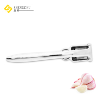 Vente en gros d'aide de cuisine en alliage de zinc multifonctionnel presse-purée à légumes manuel 2 en 1 presse-ail semoir à fruits