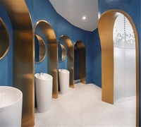 Cadre de porte intérieure commerciale en métal, cadre de fenêtre factice décoratif en acier inoxydable incurvé doré pour cloison murale