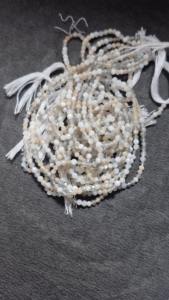 Venta al por mayor de cuentas sueltas de piedra lunar blanca natural 3mm patrón redondo Fabricación de joyas de piedras preciosas-fabricante indio - Product Image 6