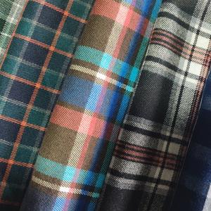 Venta al por mayor de tela de cuadros teñida de hilo <span class=keywords><strong>grande</strong></span> para camisa de hombre excedente de stock lote de estilo de sarga textil tejido - Product Image 3