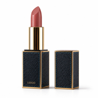 Rouge à lèvres de luxe en cuir personnalisé avec logo, finition mate velours, tube carré à bordure dorée, végétalien, maquillage OEM