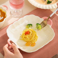 Service de table en porcelaine céramique pour 10 personnes, style européen, dentelle en relief, assiettes et bols de haute qualité, élégant et luxueux, pour un usage quotidien à la maison