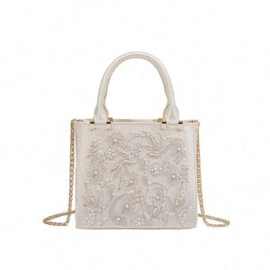 Bolso de Mano Marroquí Personalizado de Cuero Genuino con Patrón Geométrico Hecho a Mano en Marruecos Unisex - Product Image 1