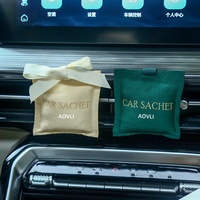 Diffuseur de parfum pour voiture Rafraîchisseur d'air avec logo personnalisé Sachet en tissu Clip pour bouche d'aération de voiture Sac de sachet parfumé suspendu pour tiroir de voiture Placard