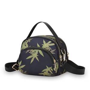 Mochila con estampado para mujer, bolso de mensajero informal de tela de nailon, con cremallera étnica bonita y sencilla, patrón de hombros de Color sólido - Product Image 4