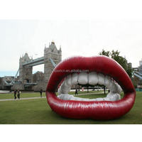 Grande sculpture gonflable de décoration extérieure de modèle de bouche, de lèvres, de dents et de langue à vendre