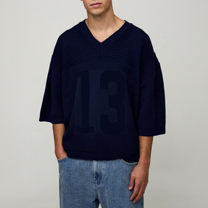 Pull en tricot surdimensionné à col en V pour homme, pull en jersey, pull imprimé avec un numéro, pull de style football, haut en tricot surdimensionné - Product Image 1