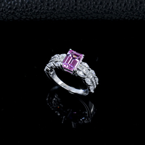 Bague de mariage classique et romantique en argent S925 plaqué rhodium avec saphir rose Paraiba de laboratoire taille émeraude - Product Image 2