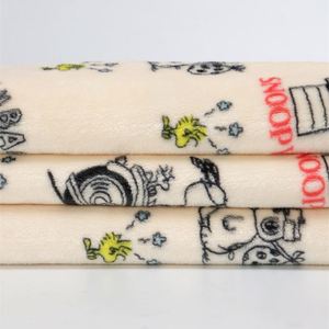 Manta de Franela Ecológica de Lujo, Cómoda y Elegante, Diseño Liso o Estampado, para Oficina y Hogar, Cálida, Reutilizable y Suave al Tacto - Product Image 3
