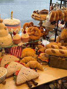 Peluche JelIycats Fun Bread Story, Bambola Torta di Compleanno, Super Morbida con Imbottitura in Cotone PP, 31-50cm, Regalo di Compleanno Unisex - Product Image 3