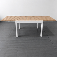 Table de jardin extensible avec plateau en lattes de bois et structure en aluminium blanc, mobilier de patio pour jardin