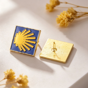 เข็มกลัดรูปทรงโค้งรัศมีพระอาทิตย์ ลายศาสนา พื้นหลังสีน้ำเงิน ตัวอักษรสีทอง เข็มกลัดติดเสื้อ ความเชื่อทางศาสนา - Product Image 4